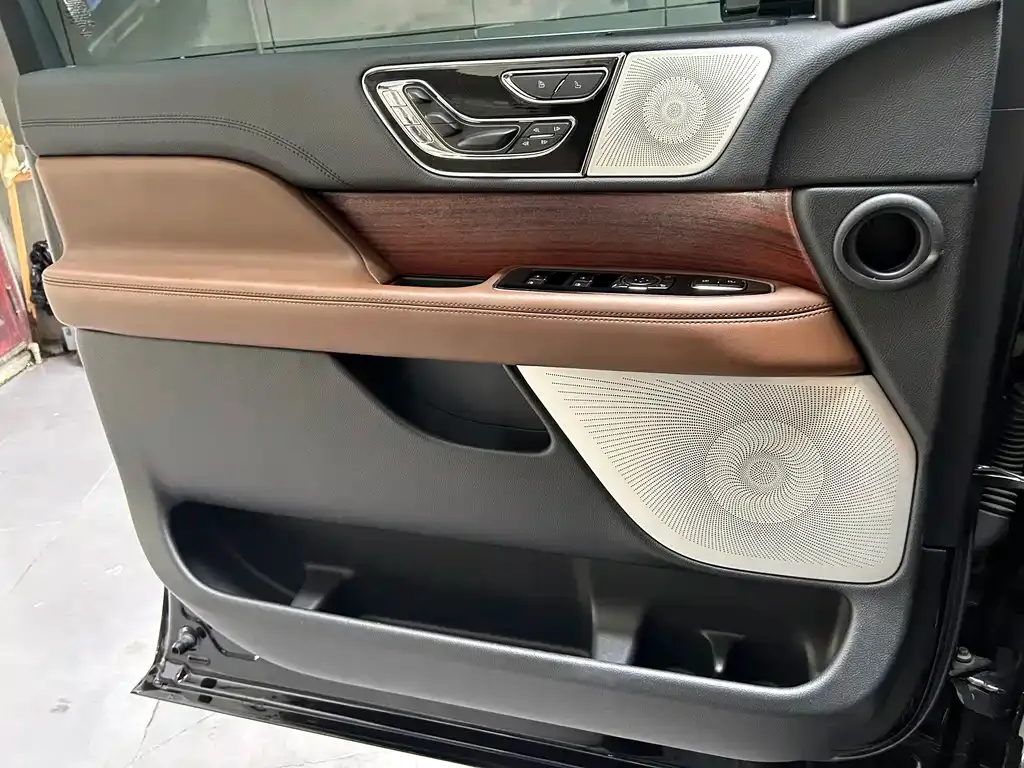 Lincoln Navigator — фото 10