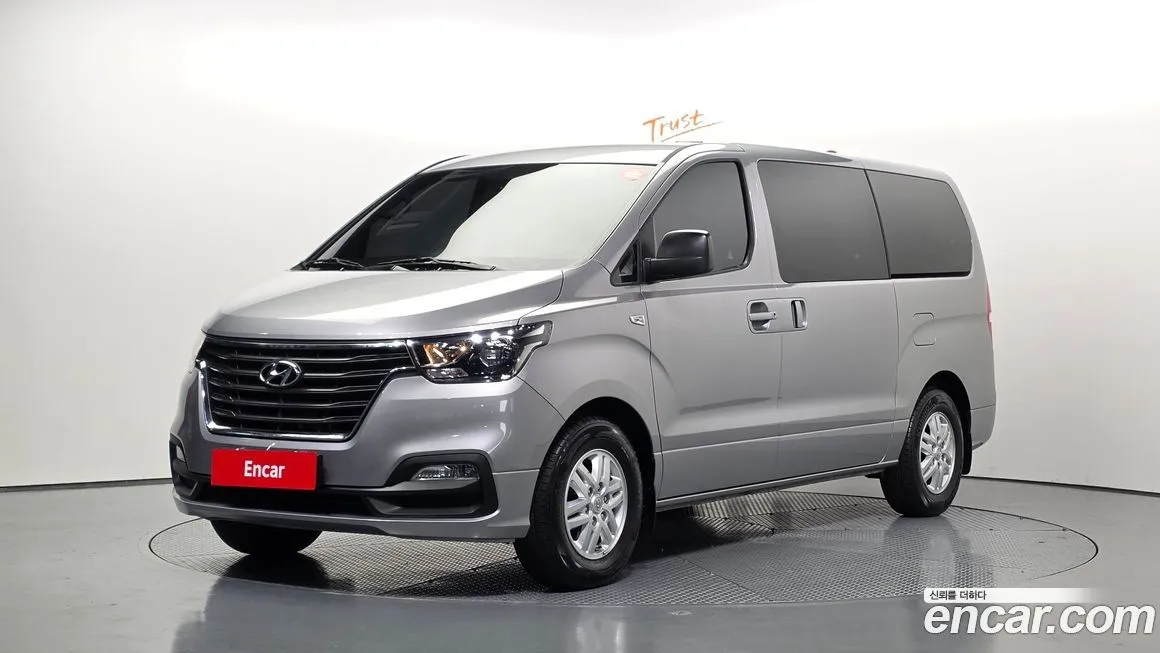 Hyundai Starex — фото 1