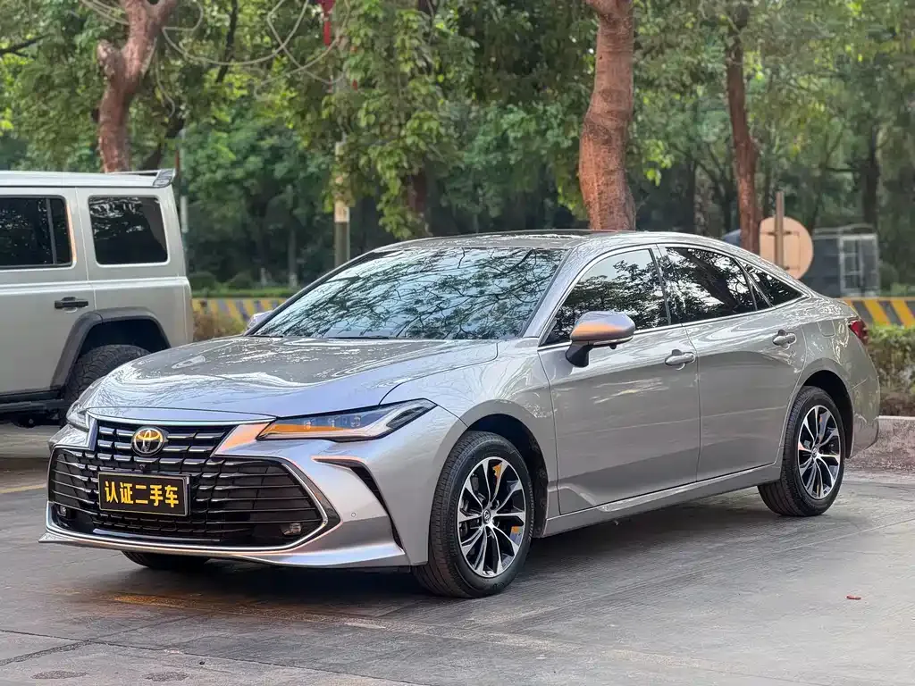 Toyota Avalon — фото 1