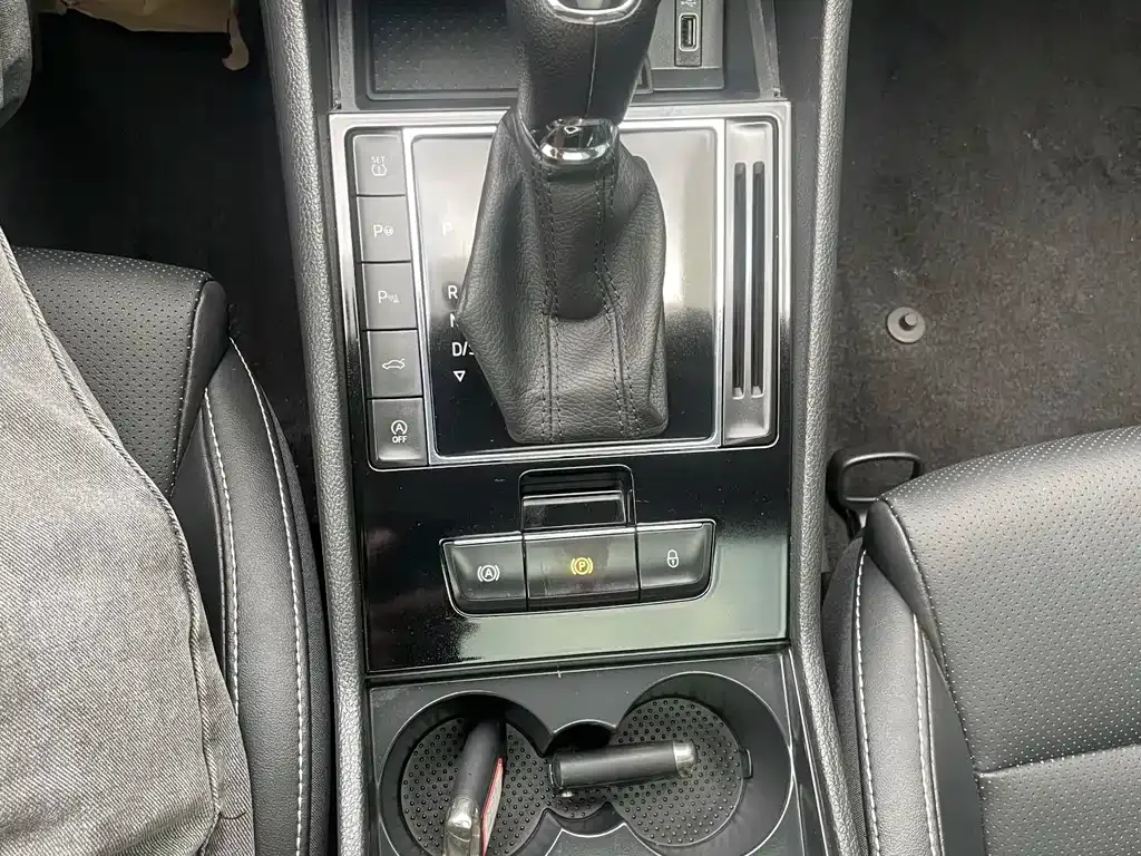 Skoda Superb — фото 8