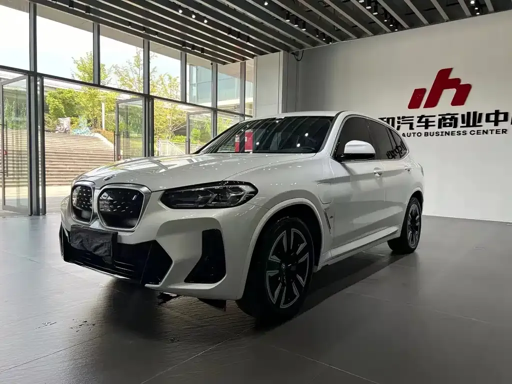 BMW iX3 — фото 1