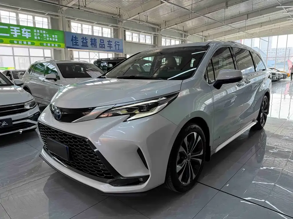 Toyota Granvia — фото 1