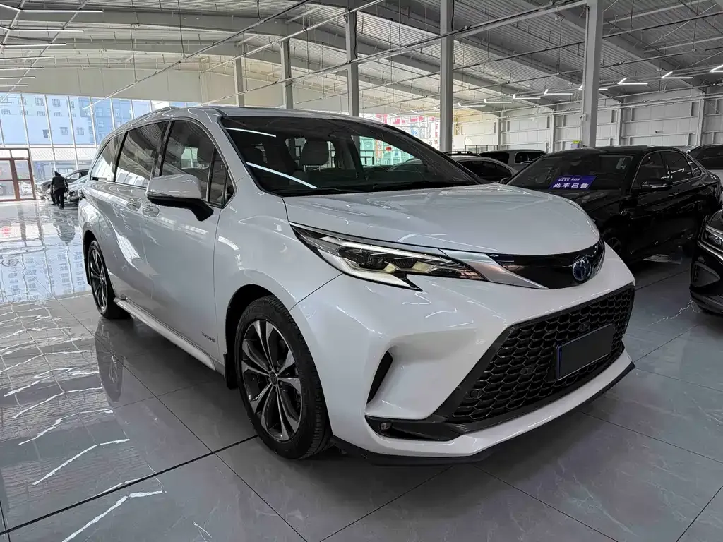 Toyota Granvia — фото 2