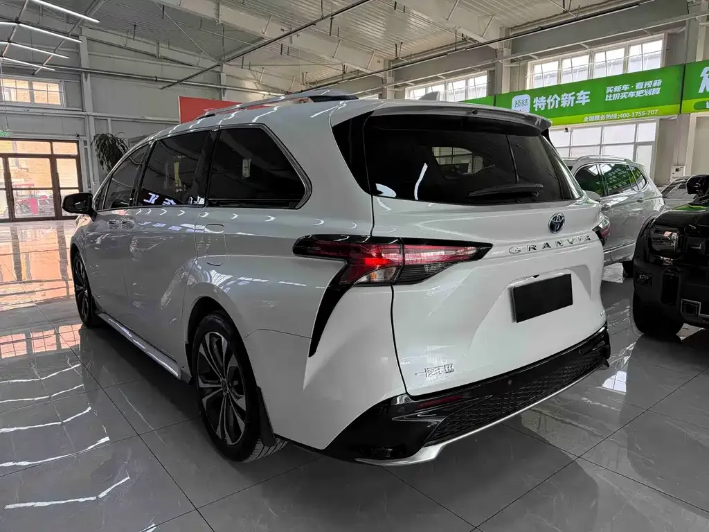 Toyota Granvia — фото 9