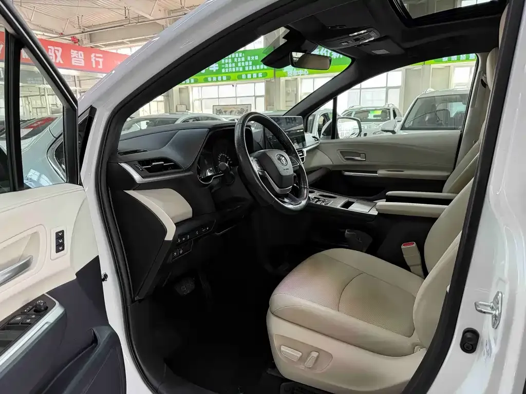 Toyota Granvia — фото 10