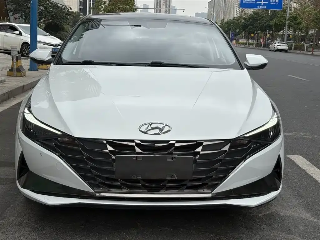 Hyundai Elantra — фото 2