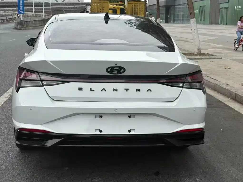 Hyundai Elantra — фото 4