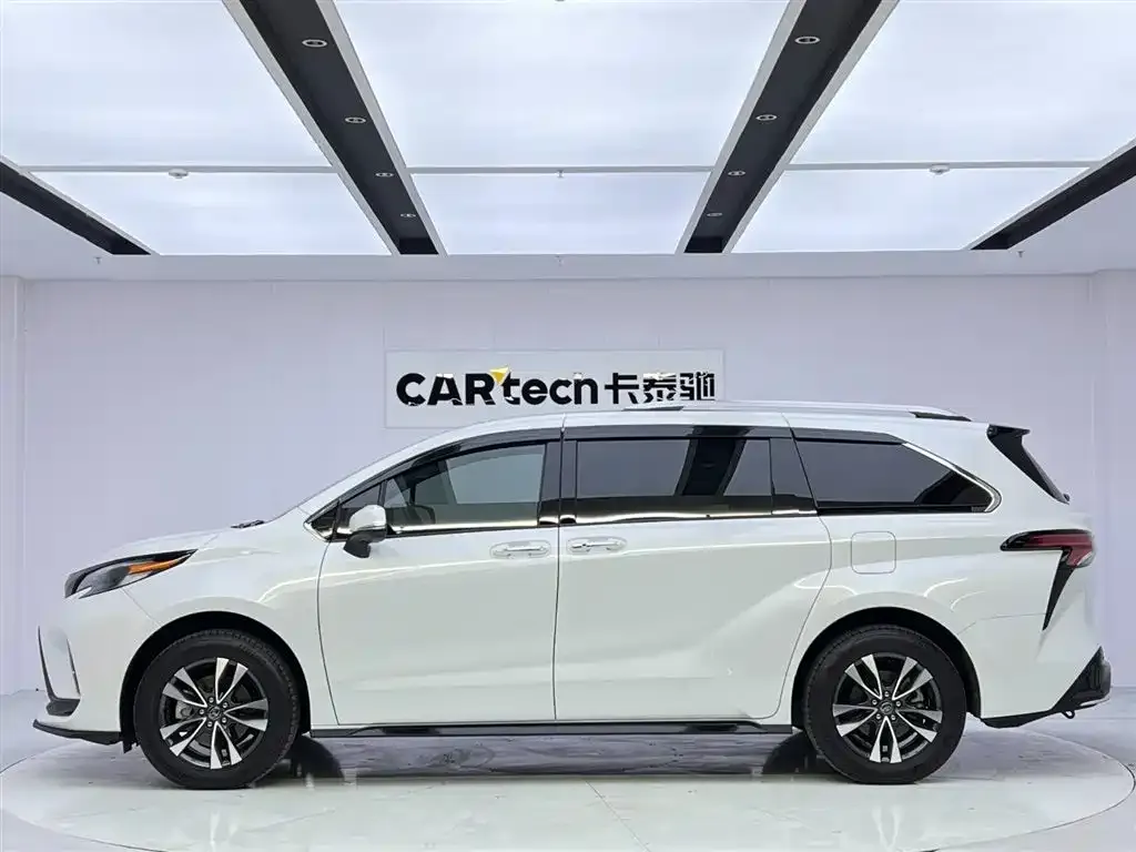 Toyota Granvia — фото 2