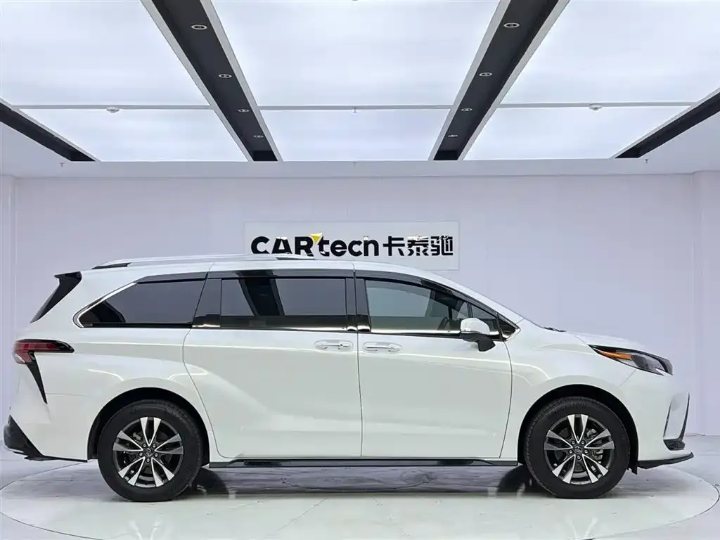 Toyota Granvia — фото 3