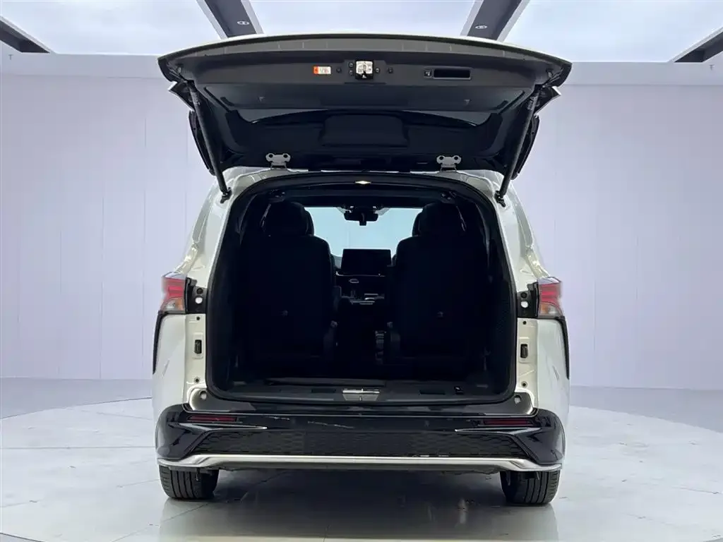 Toyota Granvia — фото 8