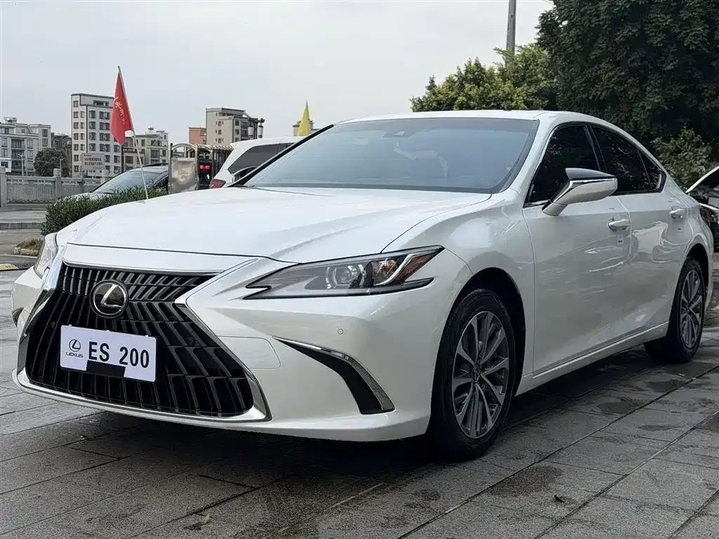 Lexus ES — фото 1