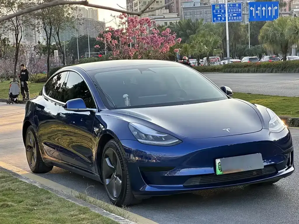Tesla Model 3 — фото 7
