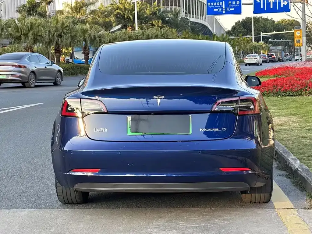 Tesla Model 3 — фото 3