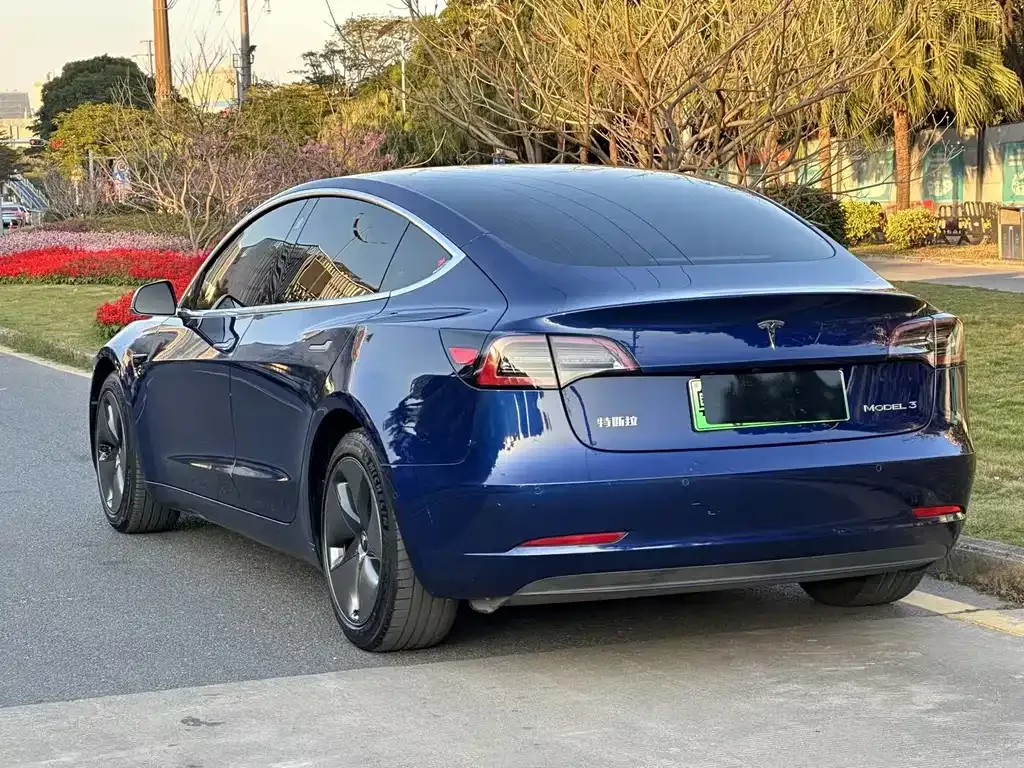 Tesla Model 3 — фото 8
