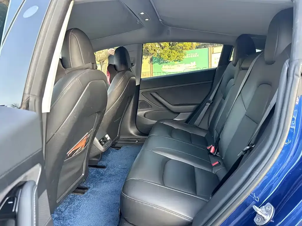 Tesla Model 3 — фото 4