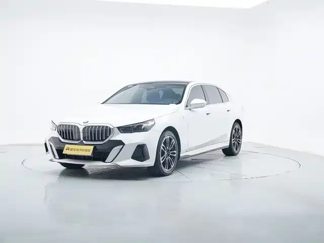 BMW 5 Series — фото 1