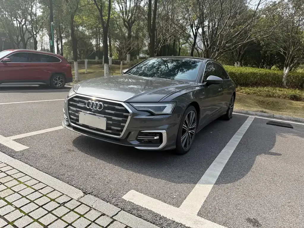 Audi A6L — фото 1