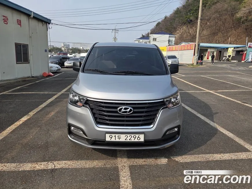 Hyundai Starex — фото 1