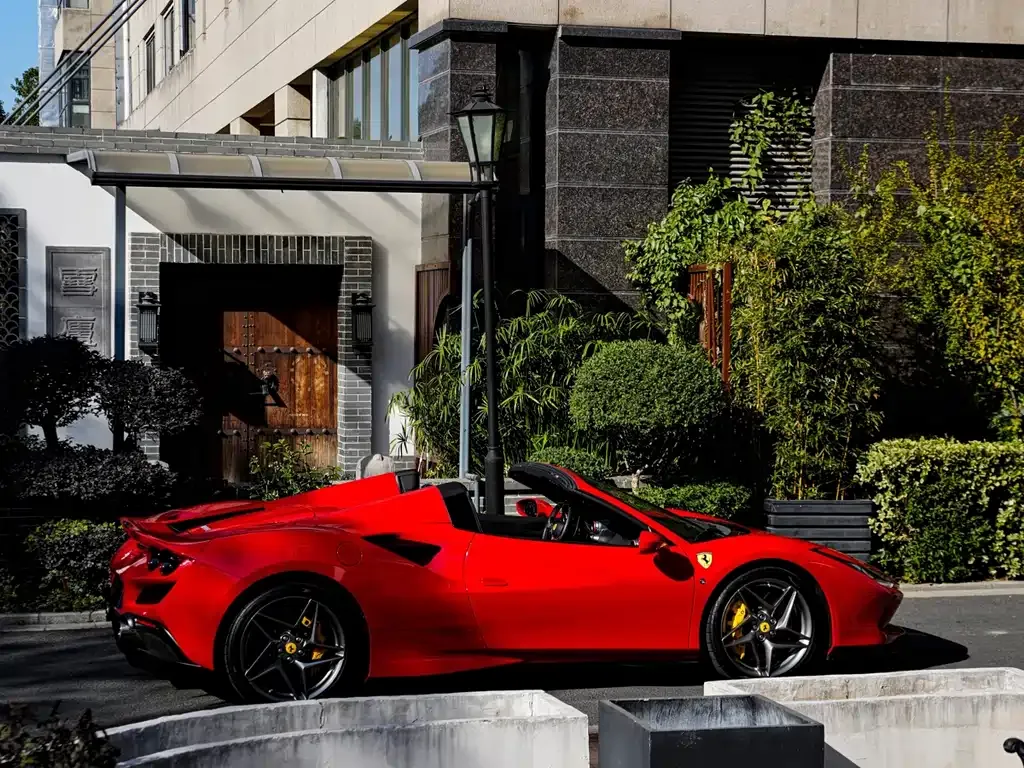 Ferrari F8 — фото 7