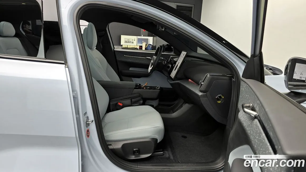 Volvo EX30 — фото 5