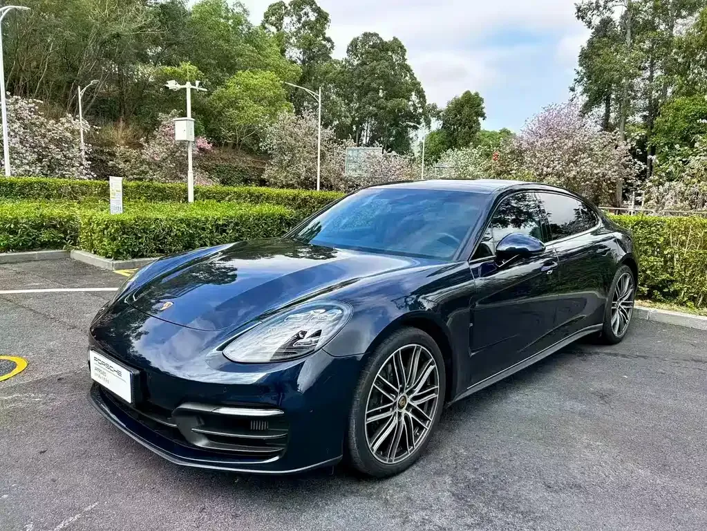 Porsche Panamera — фото 1