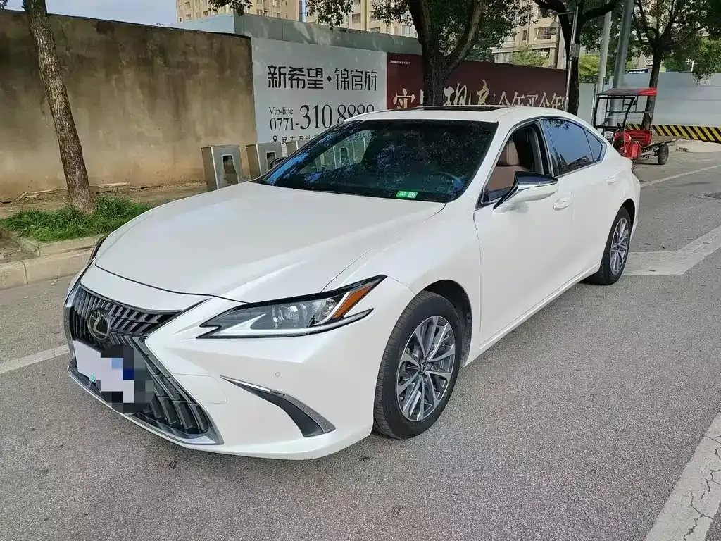 Lexus ES — фото 1