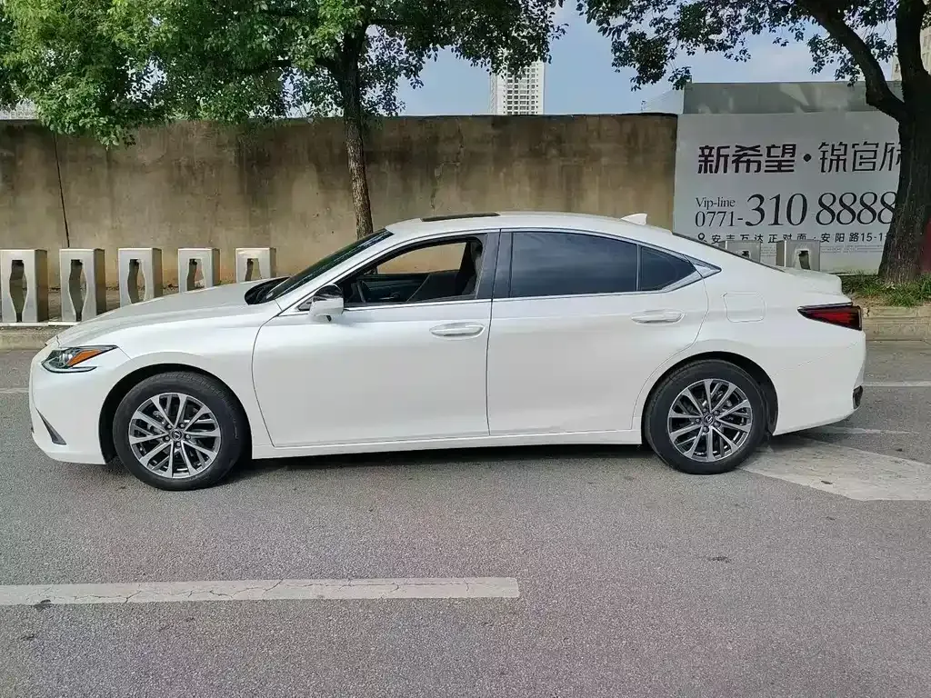 Lexus ES — фото 8