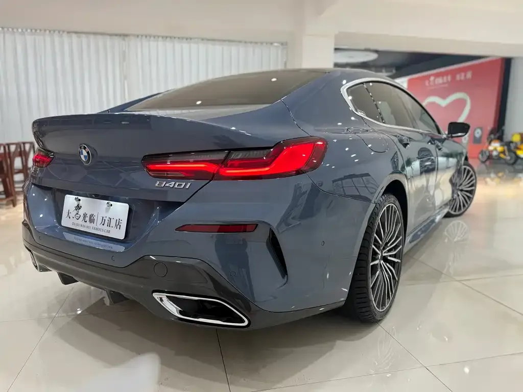 BMW 8 Series — фото 2