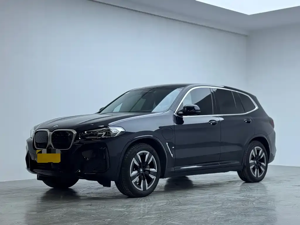 BMW iX3 — фото 1