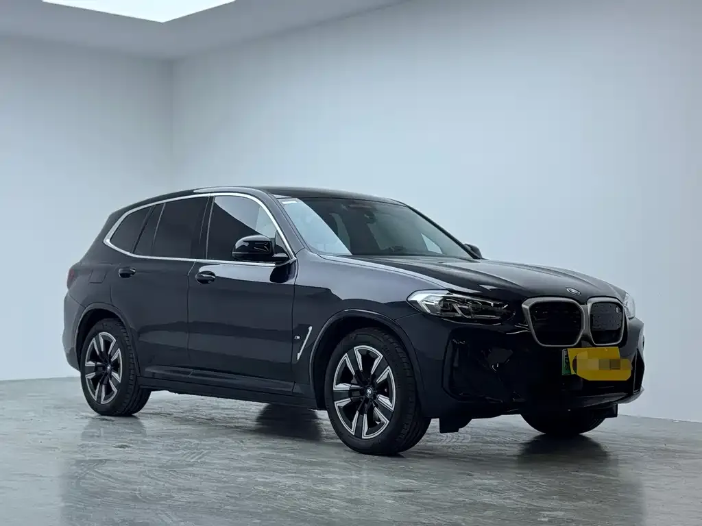 BMW iX3 — фото 8
