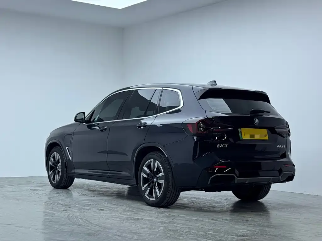 BMW iX3 — фото 4