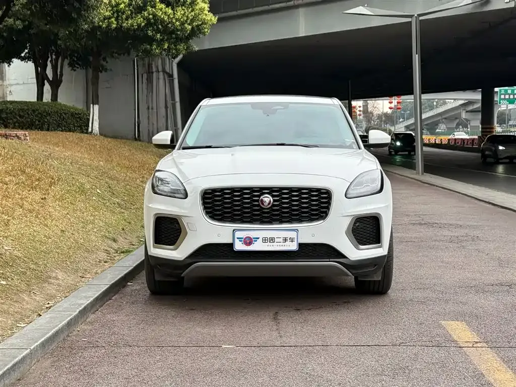 Jaguar E-PACE — фото 2