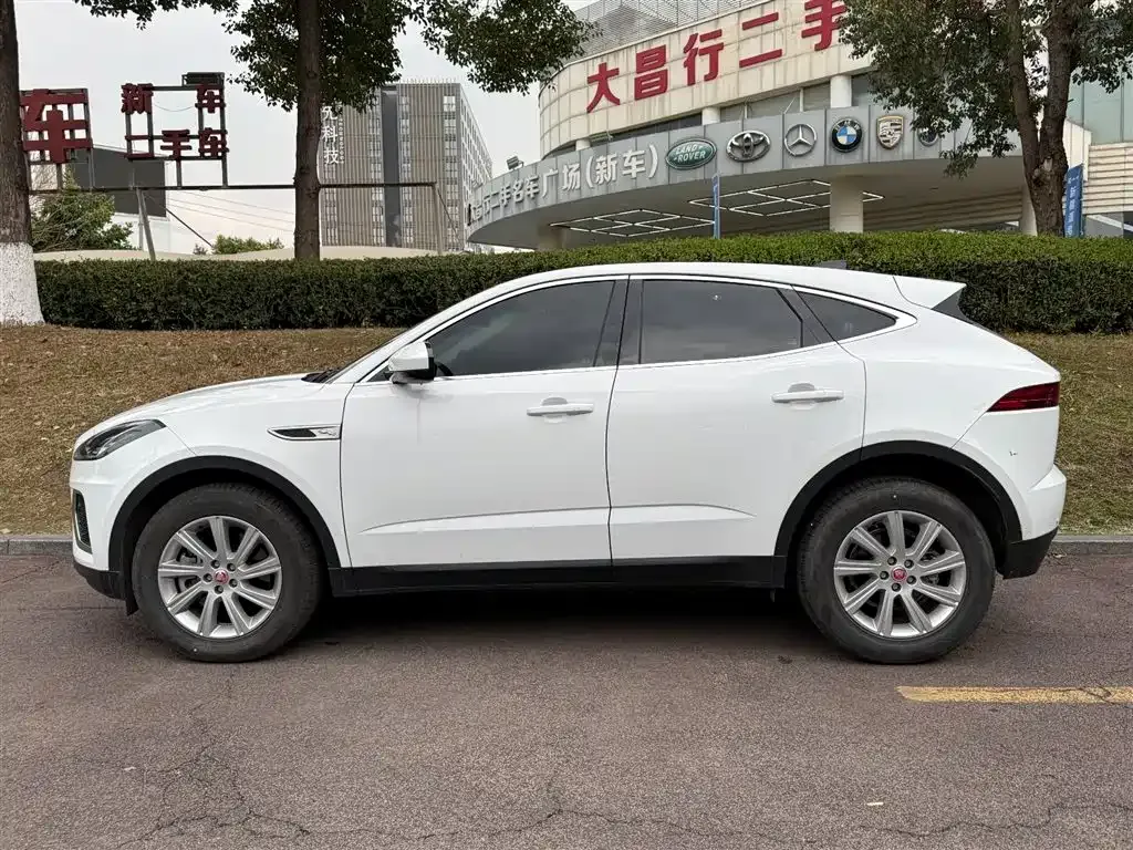 Jaguar E-PACE — фото 3