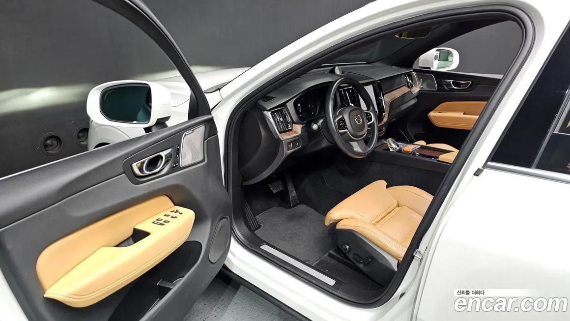 Volvo XC60 — фото 10