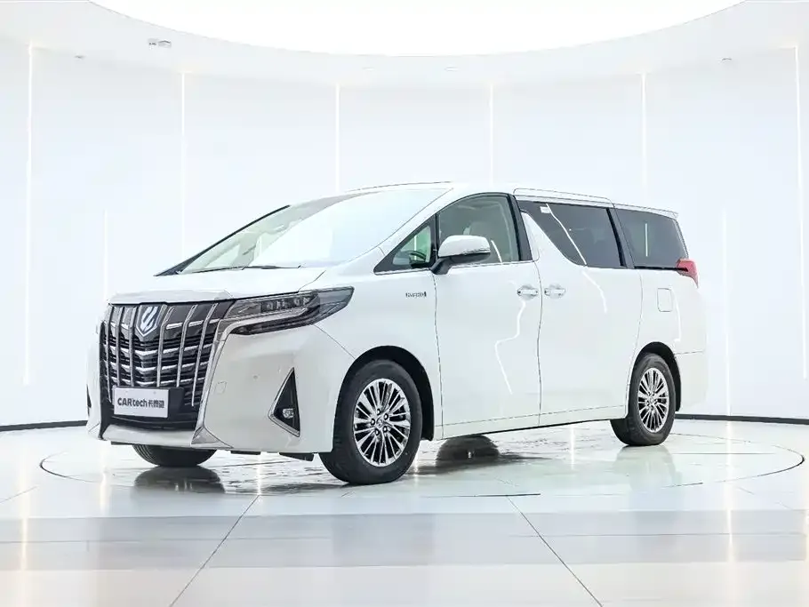 Toyota Alphard — фото 1