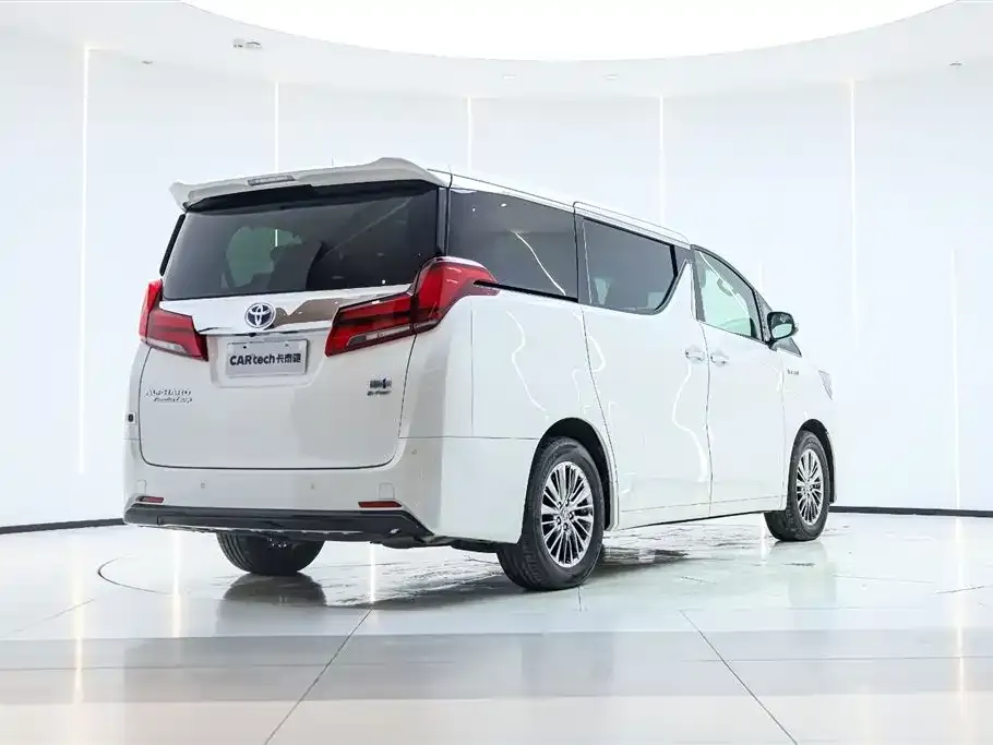Toyota Alphard — фото 4