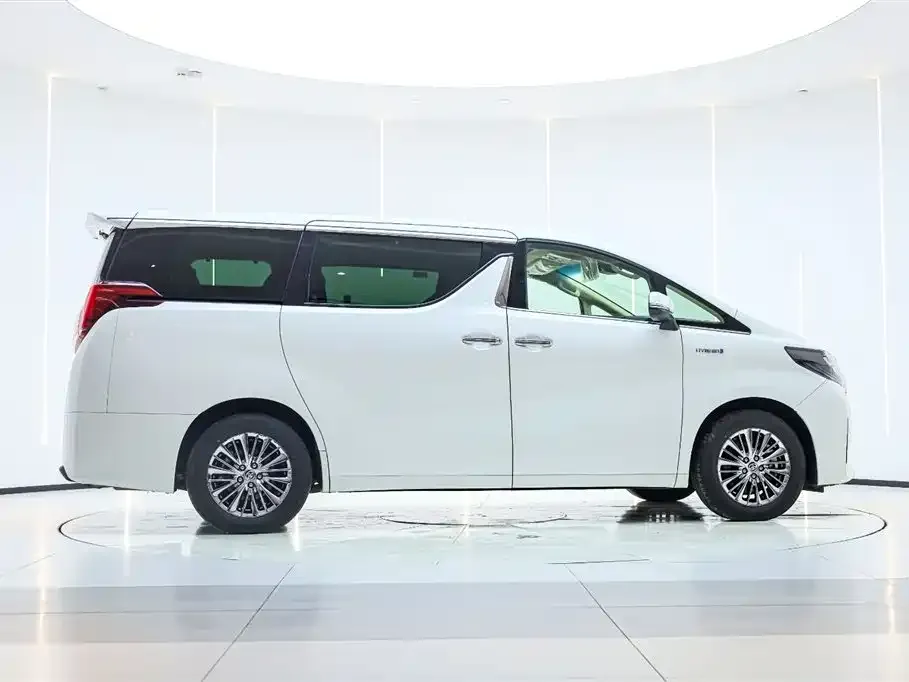 Toyota Alphard — фото 6