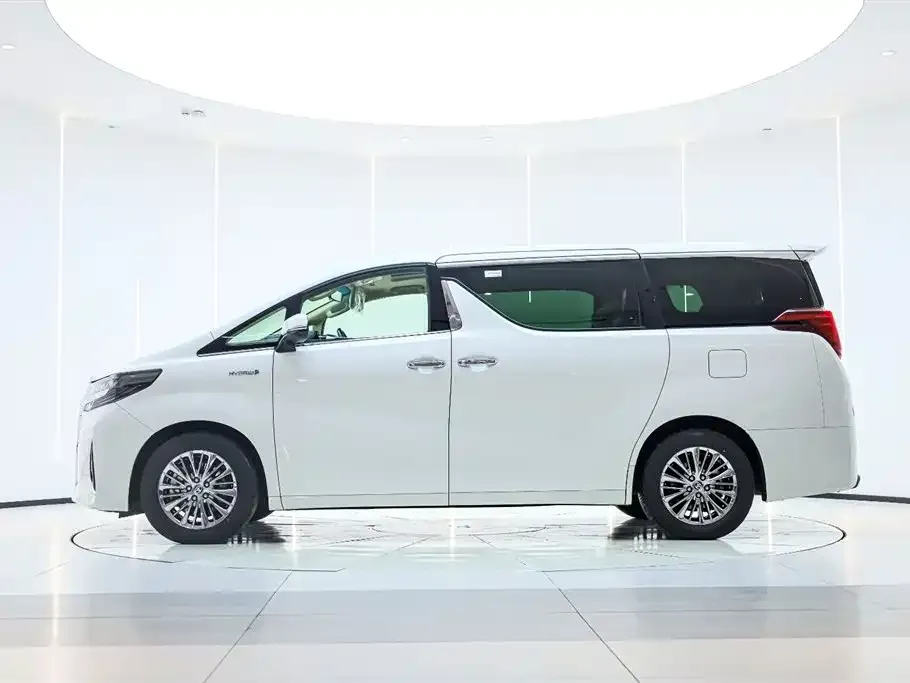 Toyota Alphard — фото 10