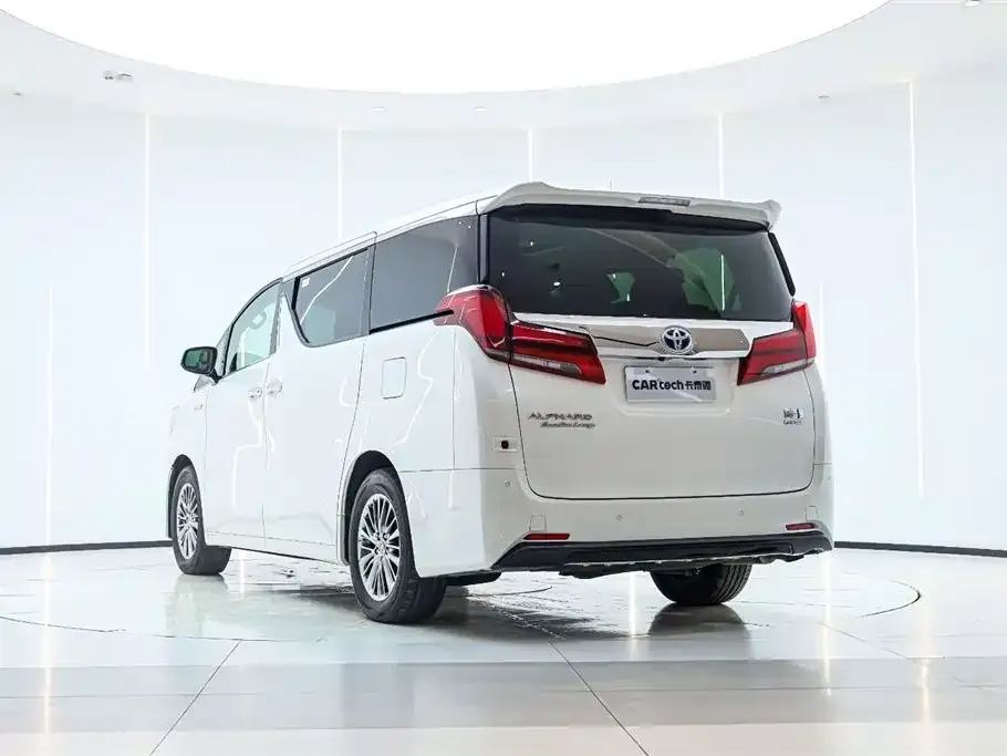 Toyota Alphard — фото 3