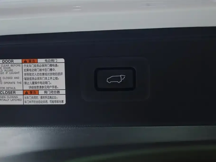 Toyota Alphard — фото 2