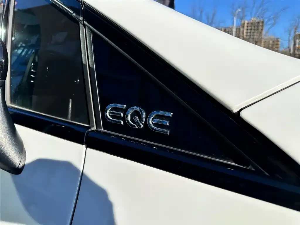 Mercedes-Benz EQE SUV — фото 8
