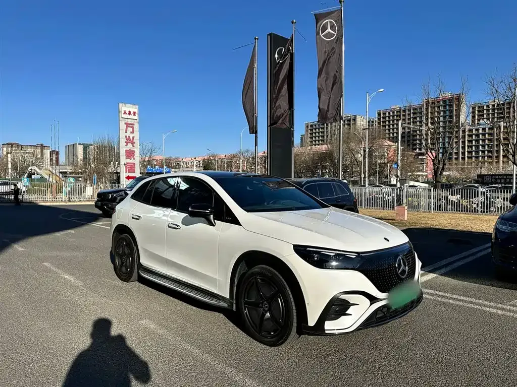 Mercedes-Benz EQE SUV — фото 3