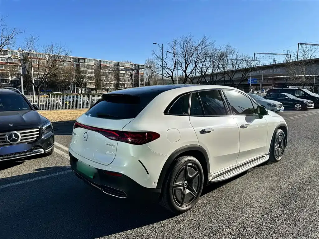 Mercedes-Benz EQE SUV — фото 4