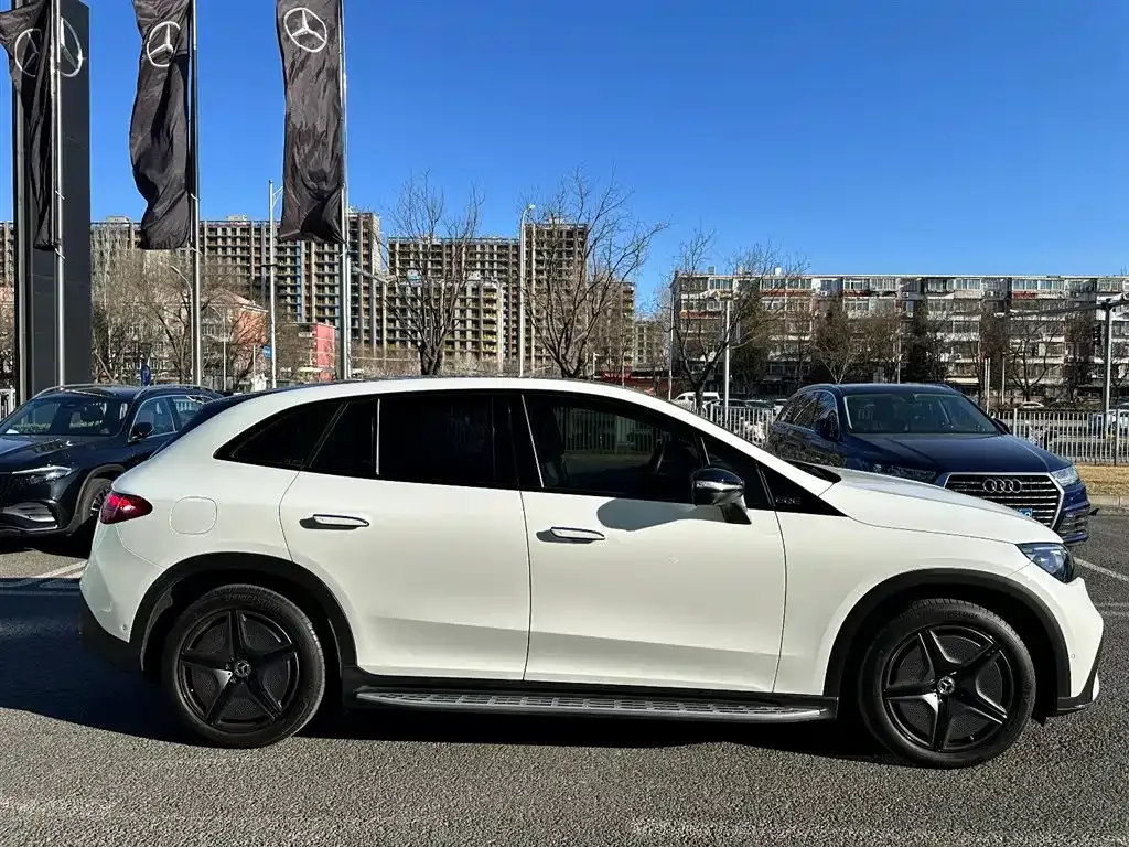 Mercedes-Benz EQE SUV — фото 10
