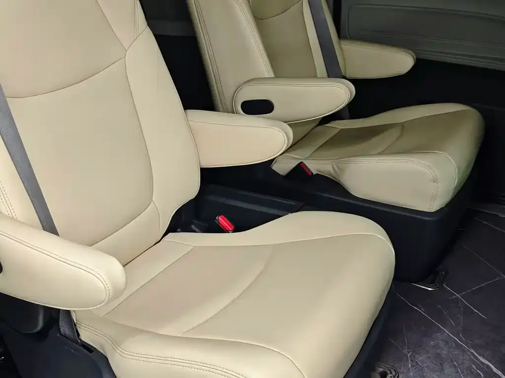 Toyota Sienna — фото 4