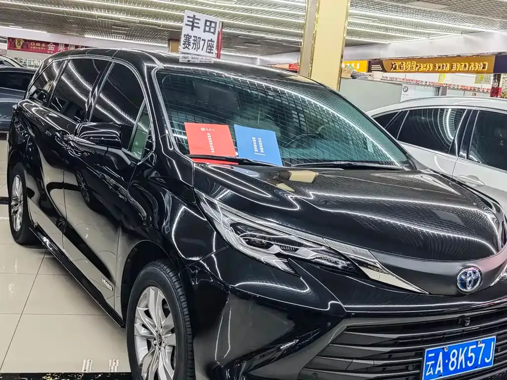 Toyota Sienna — фото 10