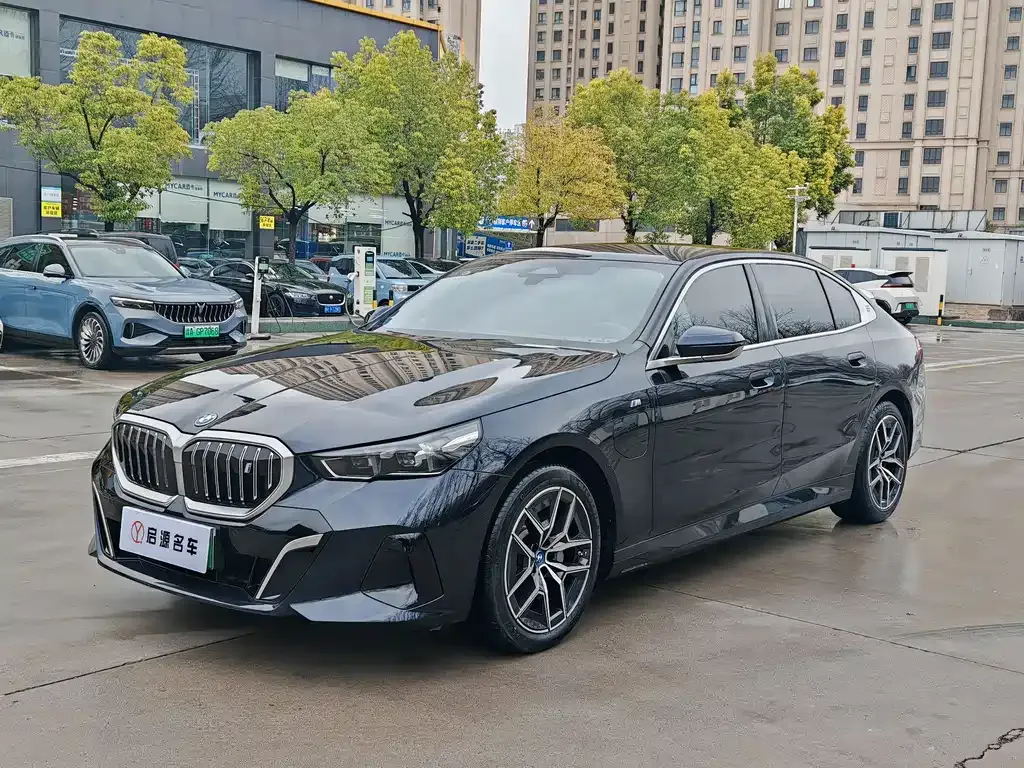 BMW i5 — фото 1