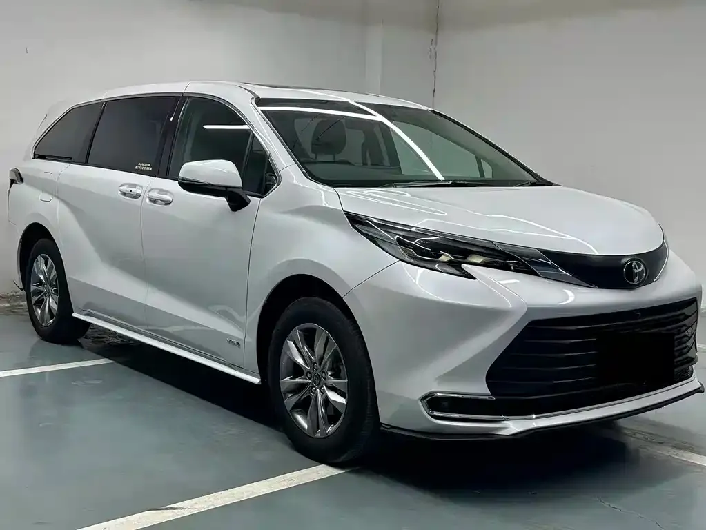 Toyota Sienna — фото 3