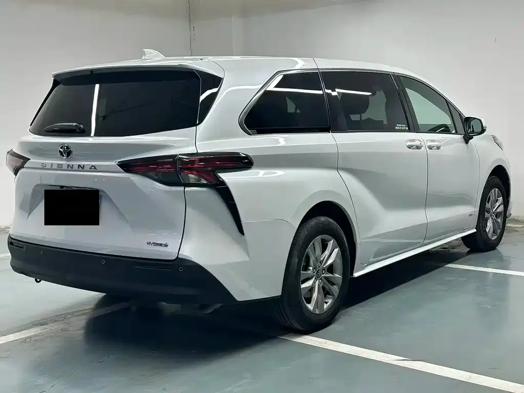 Toyota Sienna — фото 2