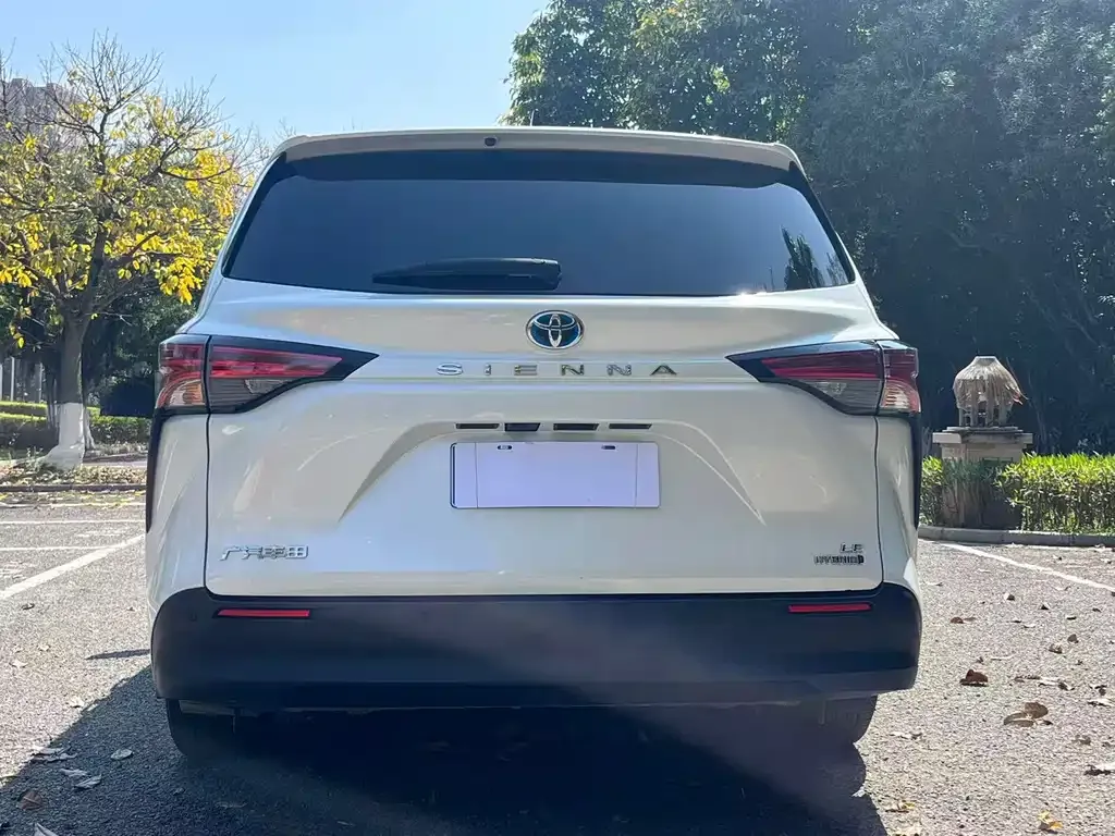 Toyota Sienna — фото 4
